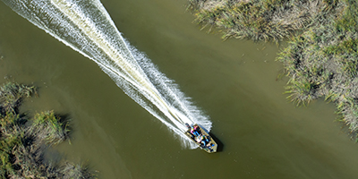 A boat driving along (thumbnail for the safe boating article)